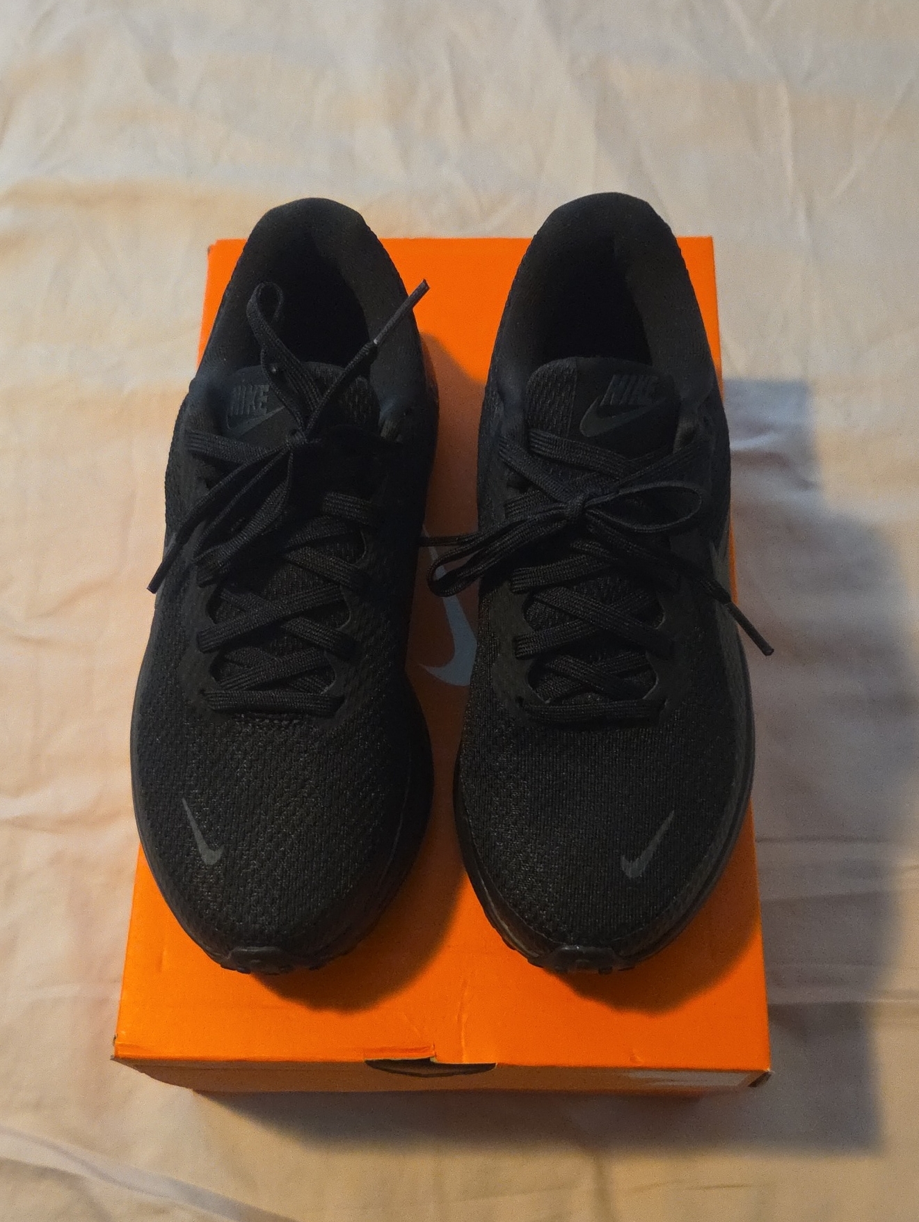 Nike Womens Revolution 8 Sneakers